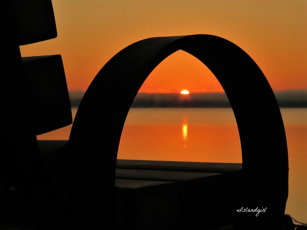 Sunrise by radiogirl