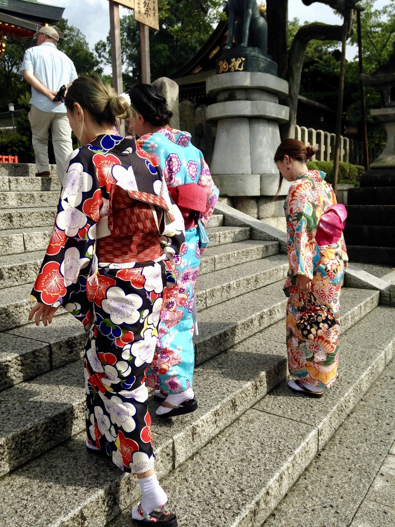 Exit Pursued By Geishas by helenmoss
