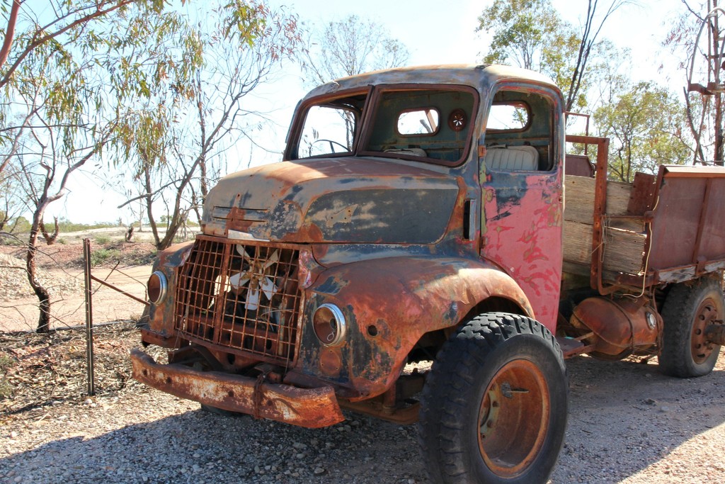 Rusty old truck by leggzy