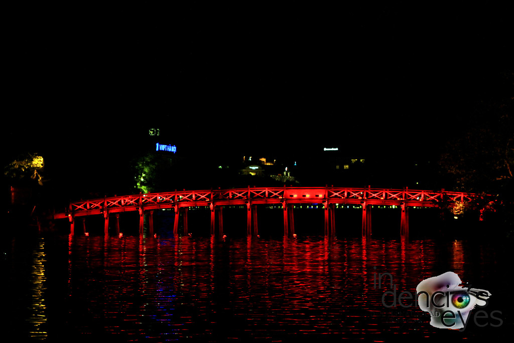 Hoàn Kiếm Lake Huc Bridge by iamdencio