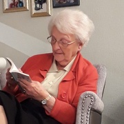 4th Oct 2017 - Grannie B  enjoying a wee book