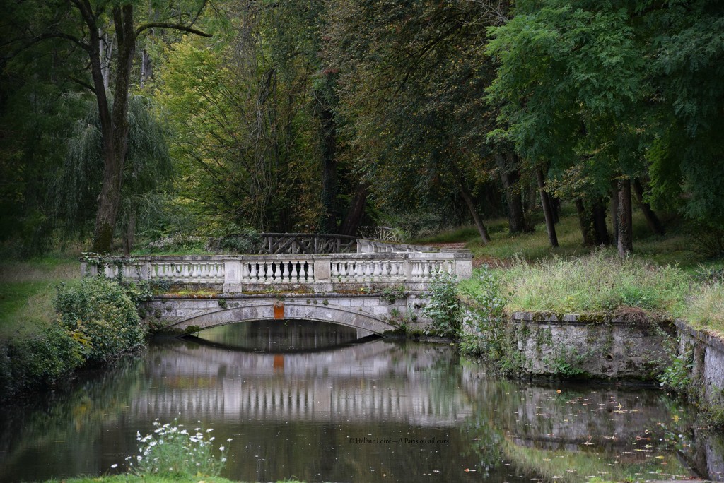stone bridge by parisouailleurs