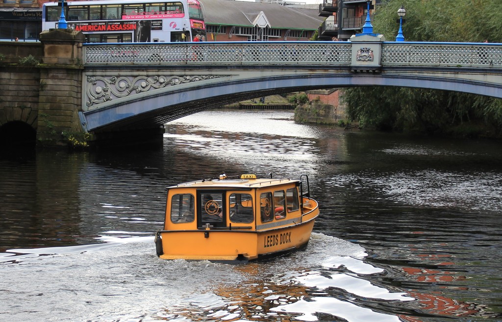 Water Taxi - Leeds Bridge by lumpiniman