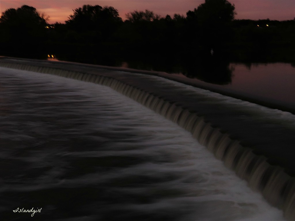 Sunset at the Dam by radiogirl