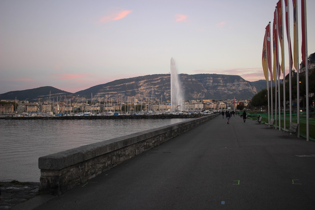 Geneva view (with diagonal and triangles) by vincent24