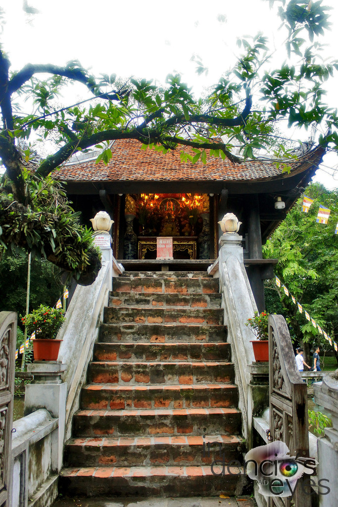 Chùa Một Cột (One Pillar Pagoda) by iamdencio