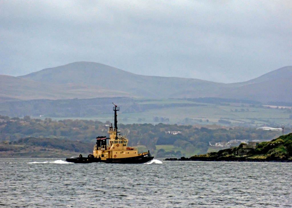 Small tug on the River Forth by frequentframes
