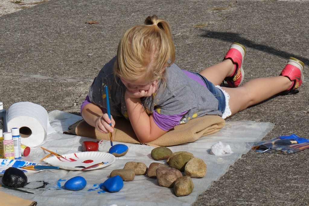Painting rocks by tunia