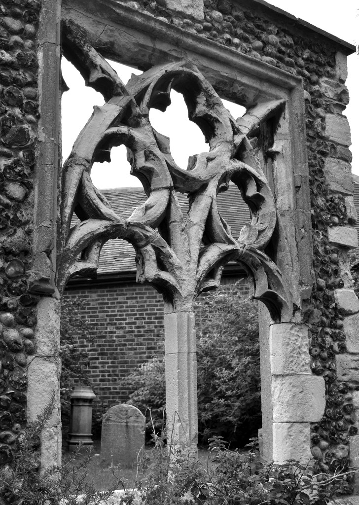 Gothic Arch by redandwhite