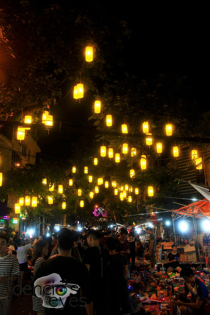 Hanoi Night Market by iamdencio