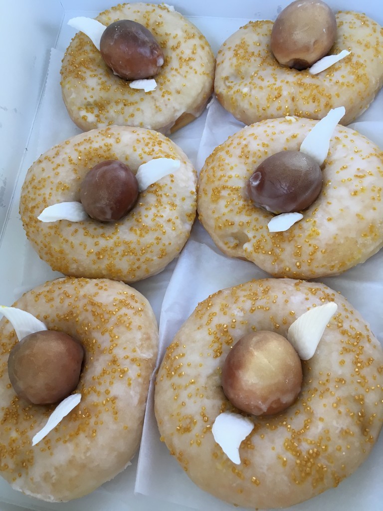 butter beer snitch donuts from the sugar shack by wiesnerbeth