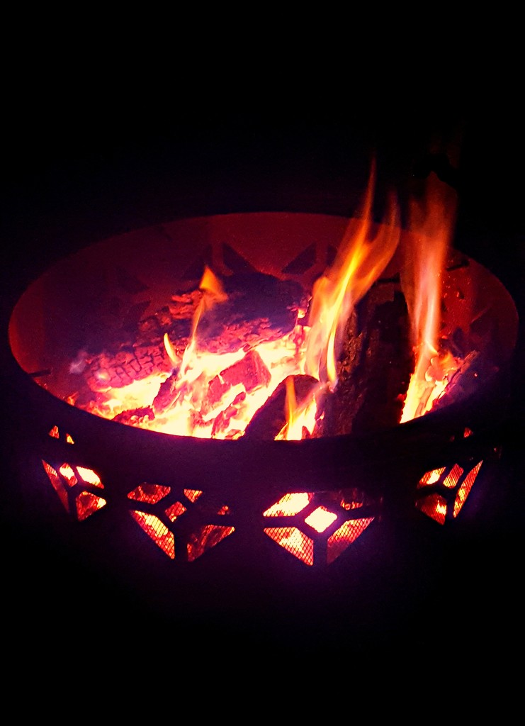 Fire Pit Warmth  by jo38