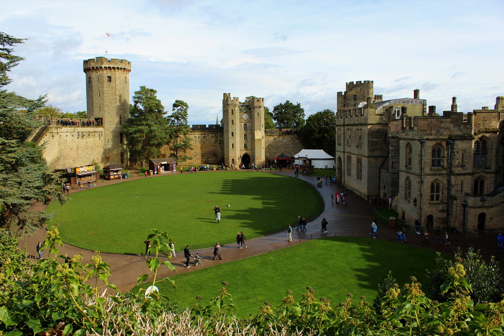 Warwick Castle by lucien