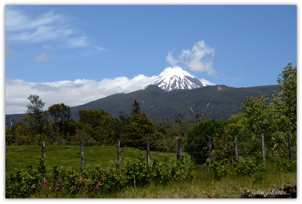 Mt Egmont - Mt Taranaki.. by julzmaioro