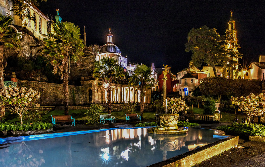 Quiet night at Portmeirion by inthecloud5