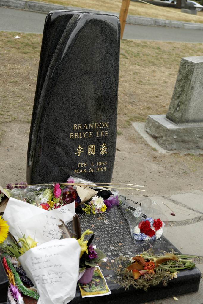 Grave of Brandon Lee by steelcityfox