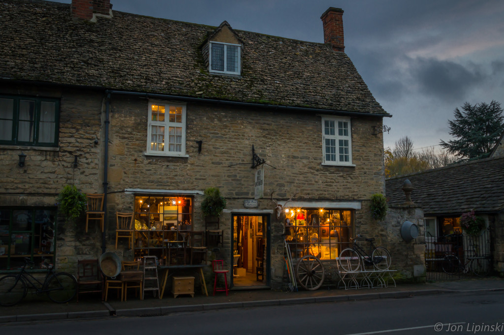 Antique Shop in Lechlade by jon_lip