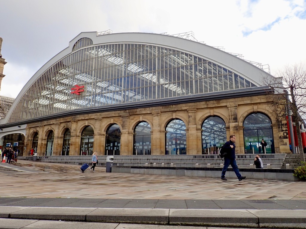 LIVERPOOL LIME STREET  by markp