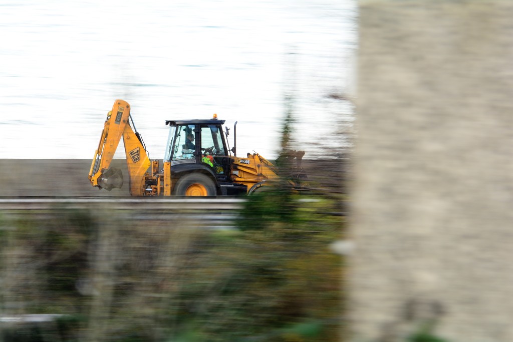Digger on the expressway.... by ziggy77