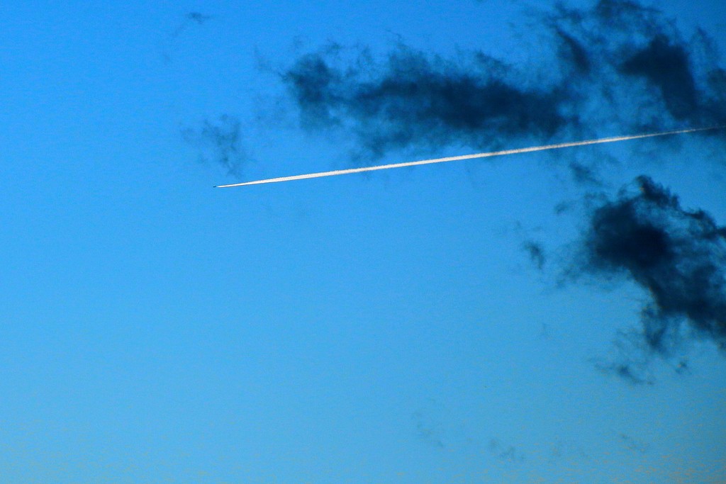 Jet streaming across the sky by kiwinanna