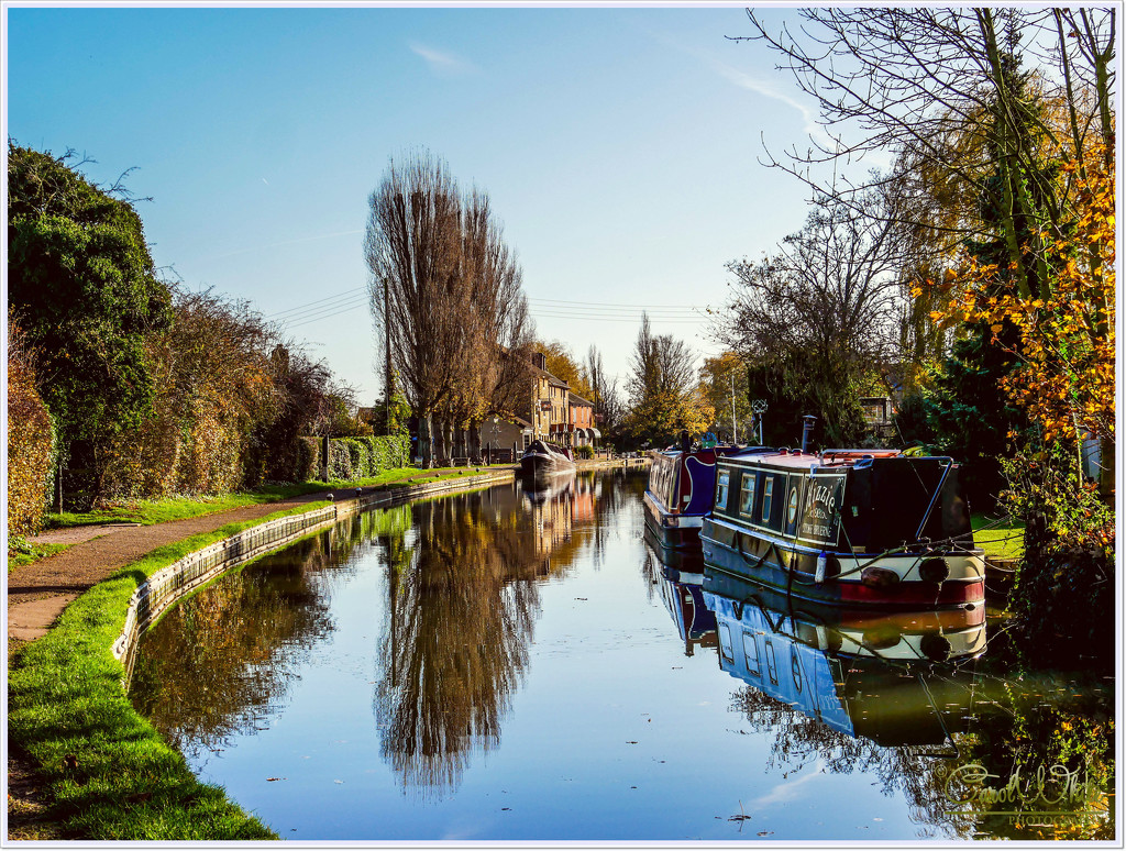 The Grand Union Canal,Stoke Bruerne by carolmw