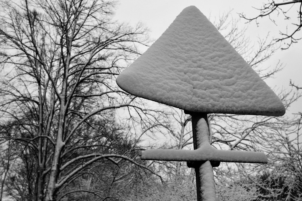 Wintered roadsign by vincent24