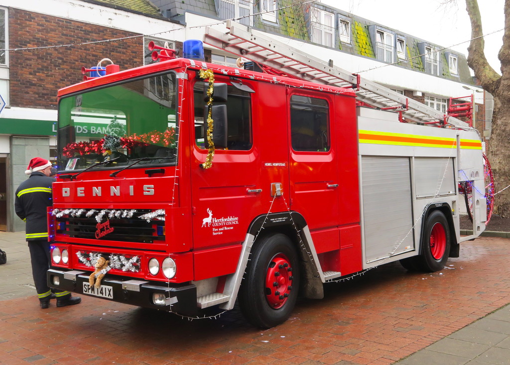 Christmas Fire Engine by davemockford