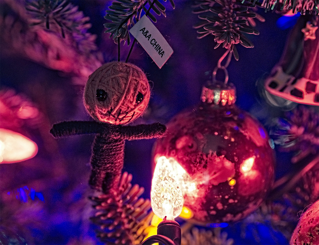 Creepy Christmas by gardencat