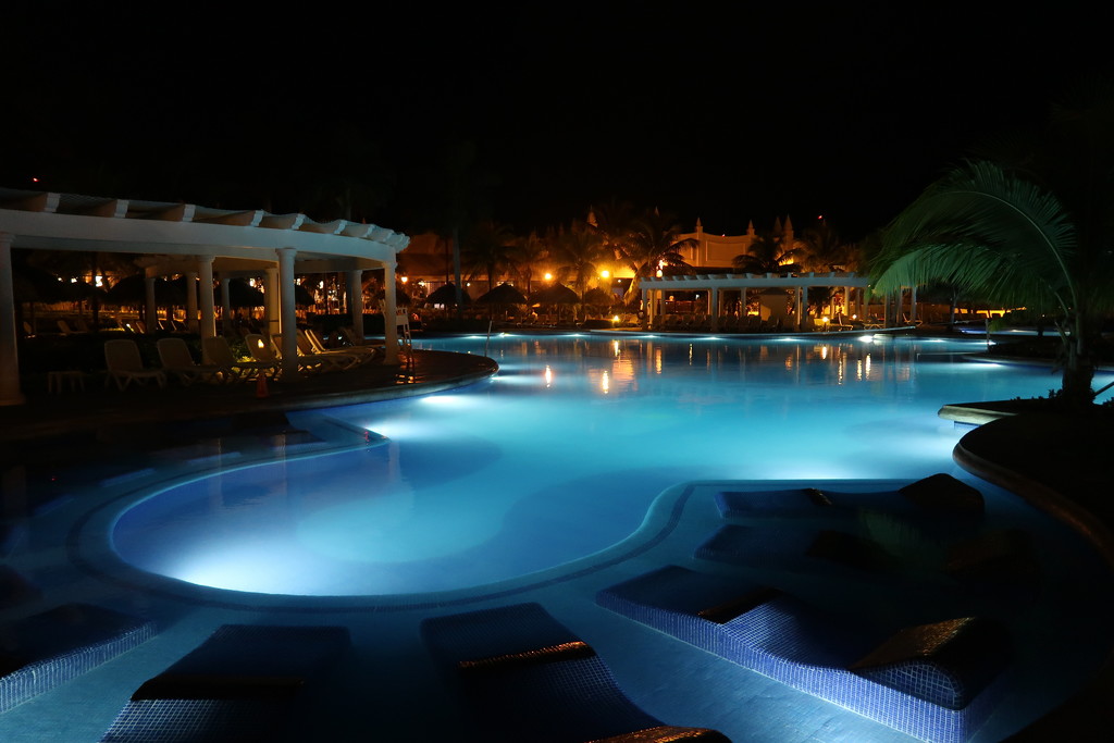 Pool at night by ingrid01
