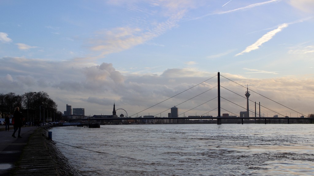 Dusseldorf 3-tier cityscape  by vincent24