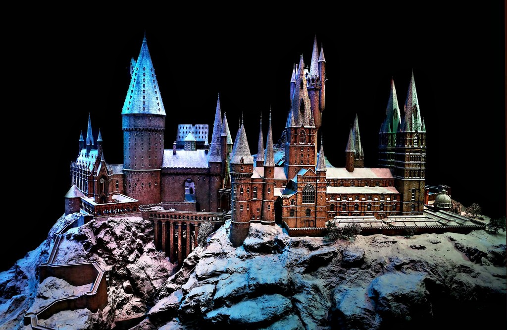 Hogwarts in the Snow by jesperani