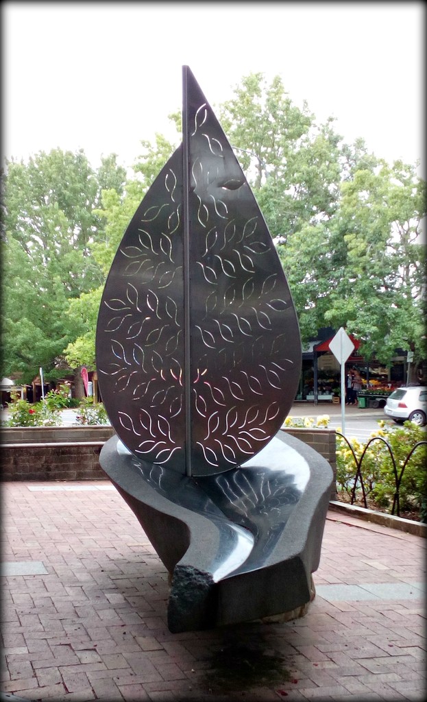 leaf sculpture by cruiser