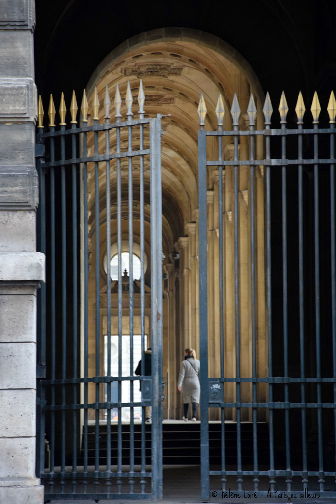 Le Louvre's gate by parisouailleurs
