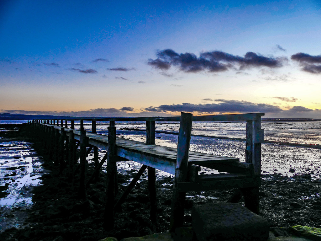 Culross pier at dusk by frequentframes