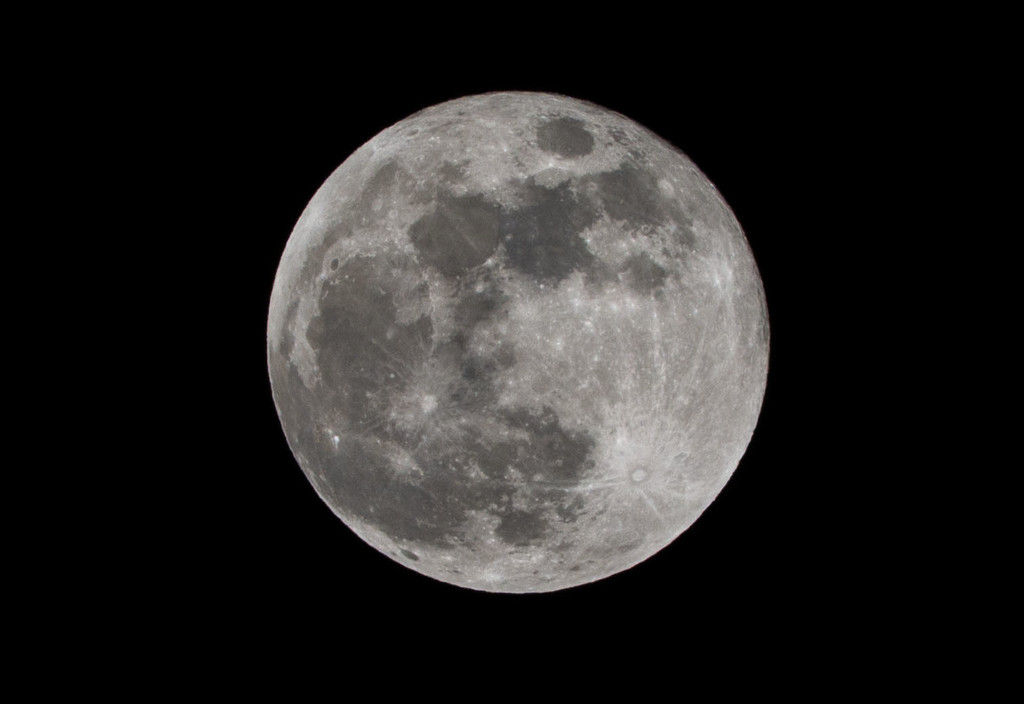 Full moon by rumpelstiltskin