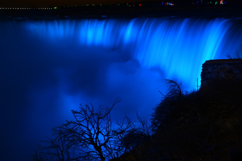 Lights on Horseshoe Falls (Niagara) by jayberg
