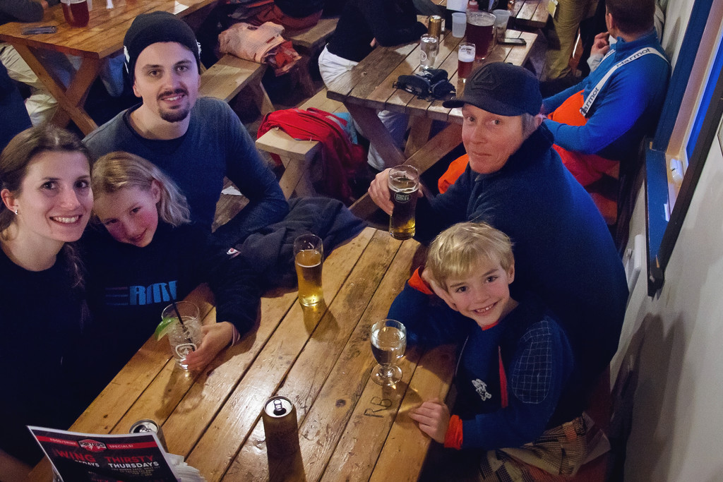 An after ski drink in Rafters by kiwichick