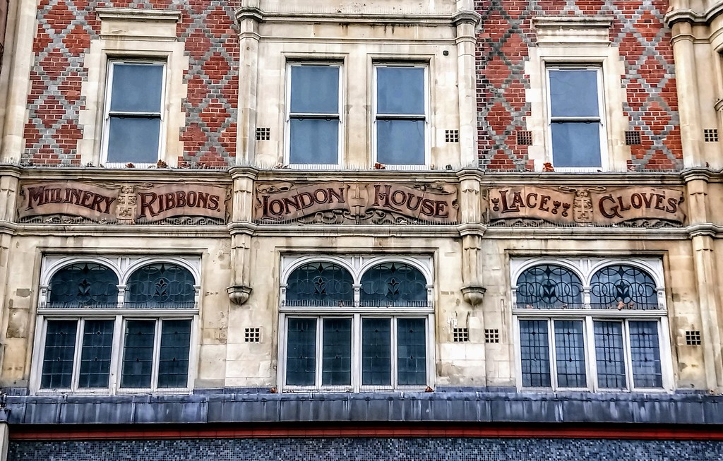 Former Grant's Department Store in Croydon High Street by boxplayer