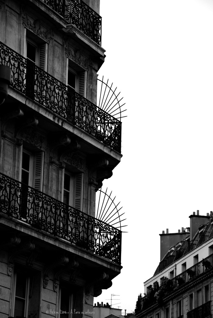 parisian building by parisouailleurs