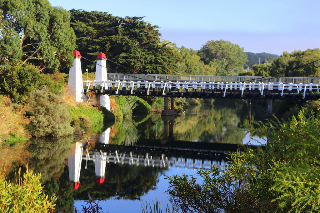 Reflective bridge by gilbertwood