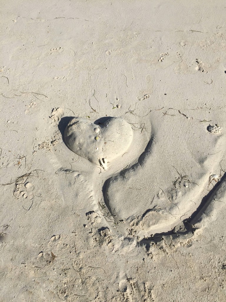 heart on the sand  by cocobella