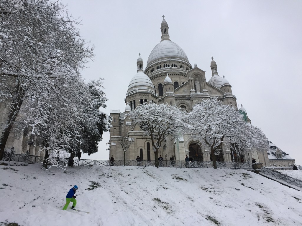 Skiing at Montmartre by jamibann