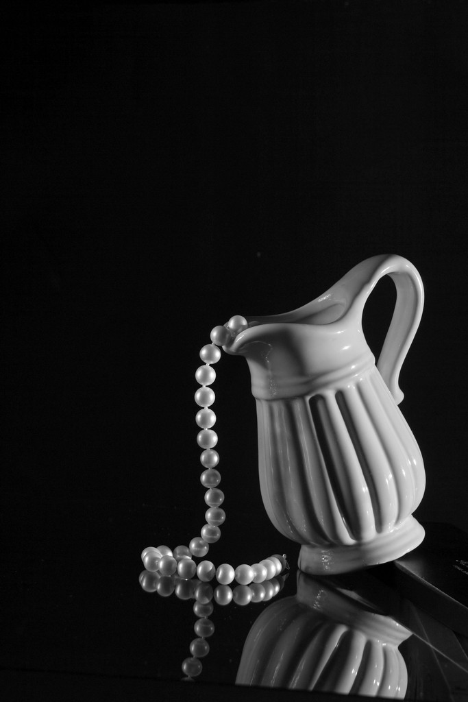 Pearls, pouring by granagringa