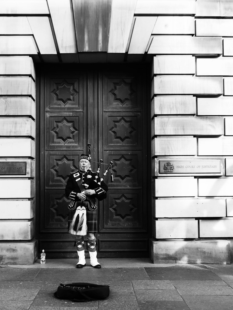 Lone Piper by jamibann
