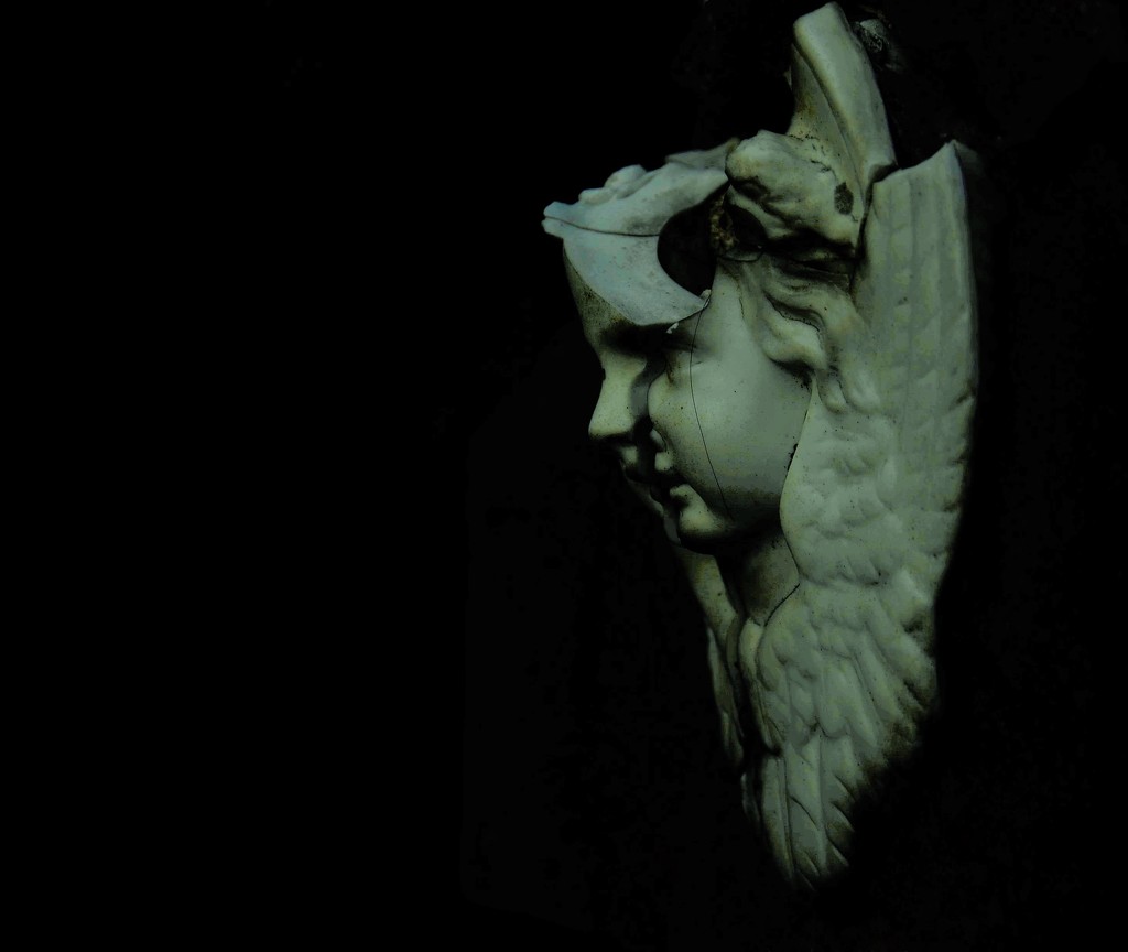 Broken angel by stimuloog