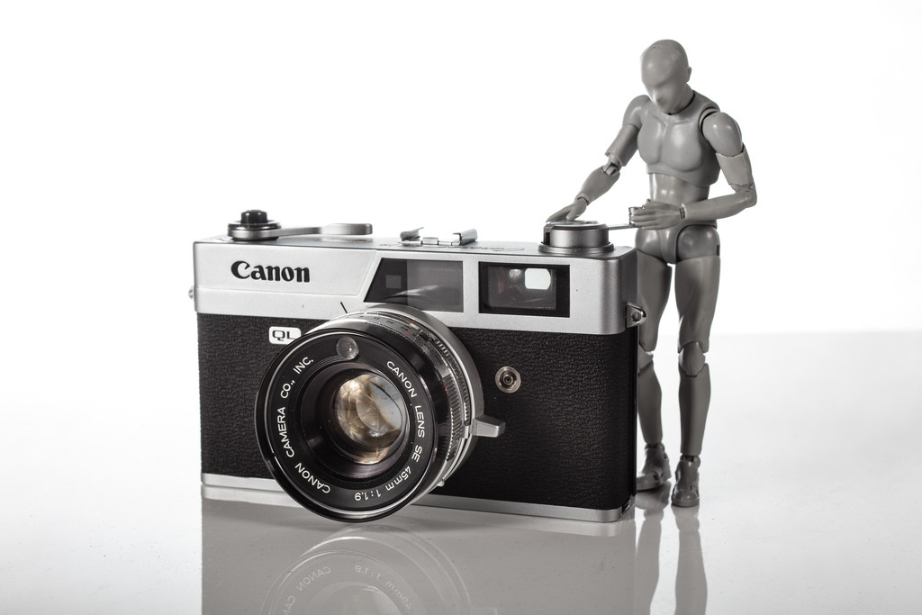 Vintage Canon Canonet QL19 by batfish