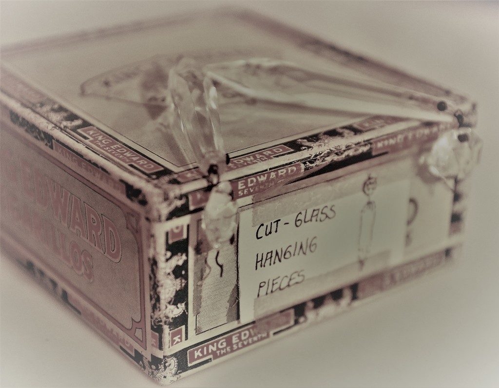 cigar box sparkle by edorreandresen
