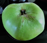 8th Mar 2018 - One green apple  !