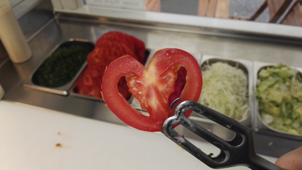 tomato loves u by nami