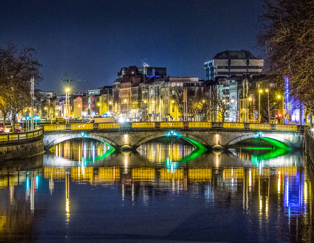 Dublin At Night by rosiekerr